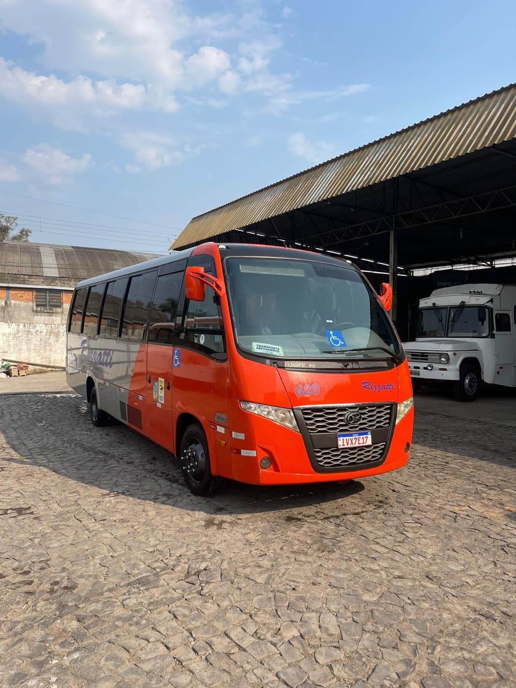 Foto do Micro-ônibus Executivo 840